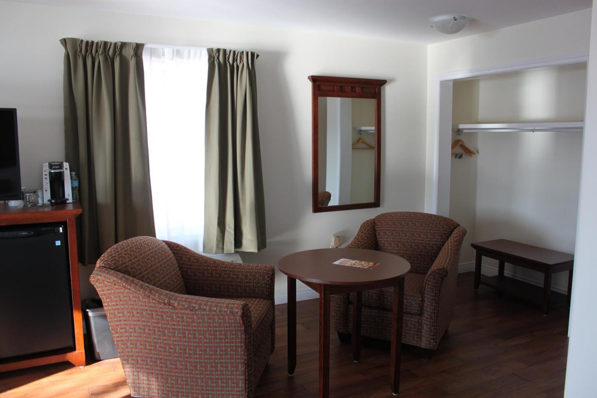 Lanes Riverhouse Inn & Cottages Montague Room photo