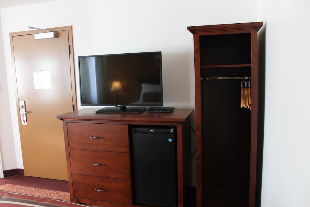 Lanes Riverhouse Inn & Cottages Montague Room photo